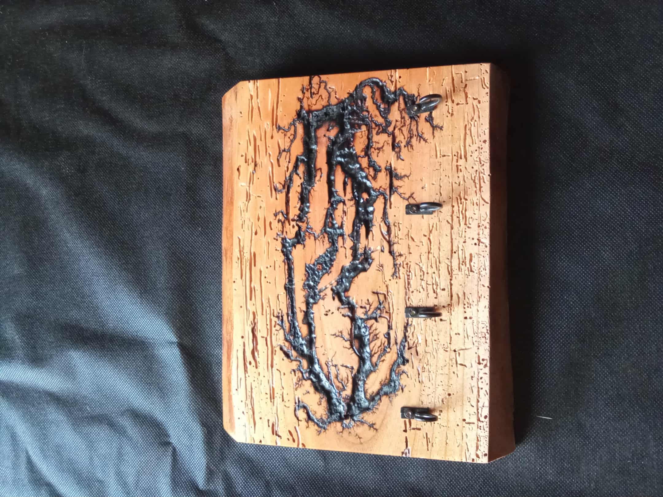 Porte-clés mural en bois fractal